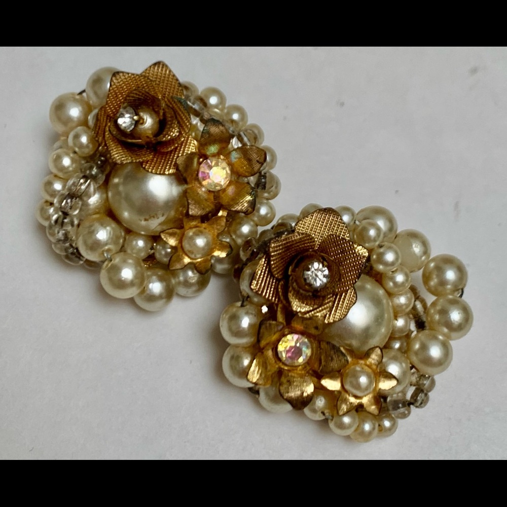 Vintage 1950s beaded Pearl cluster earrings